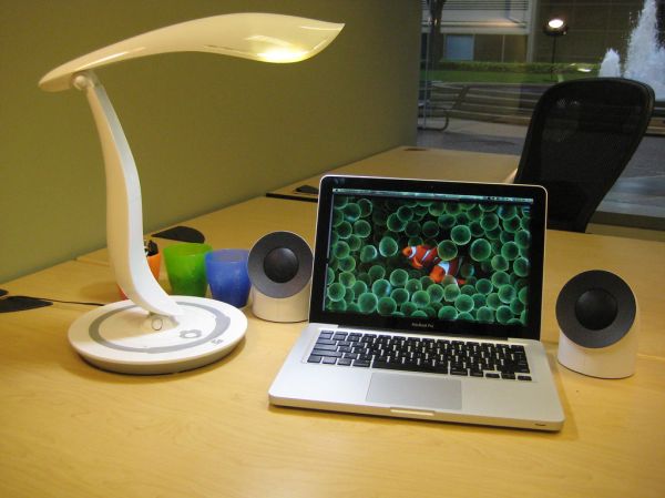 LED-Schreibtischlampe mit Qi-Laden
